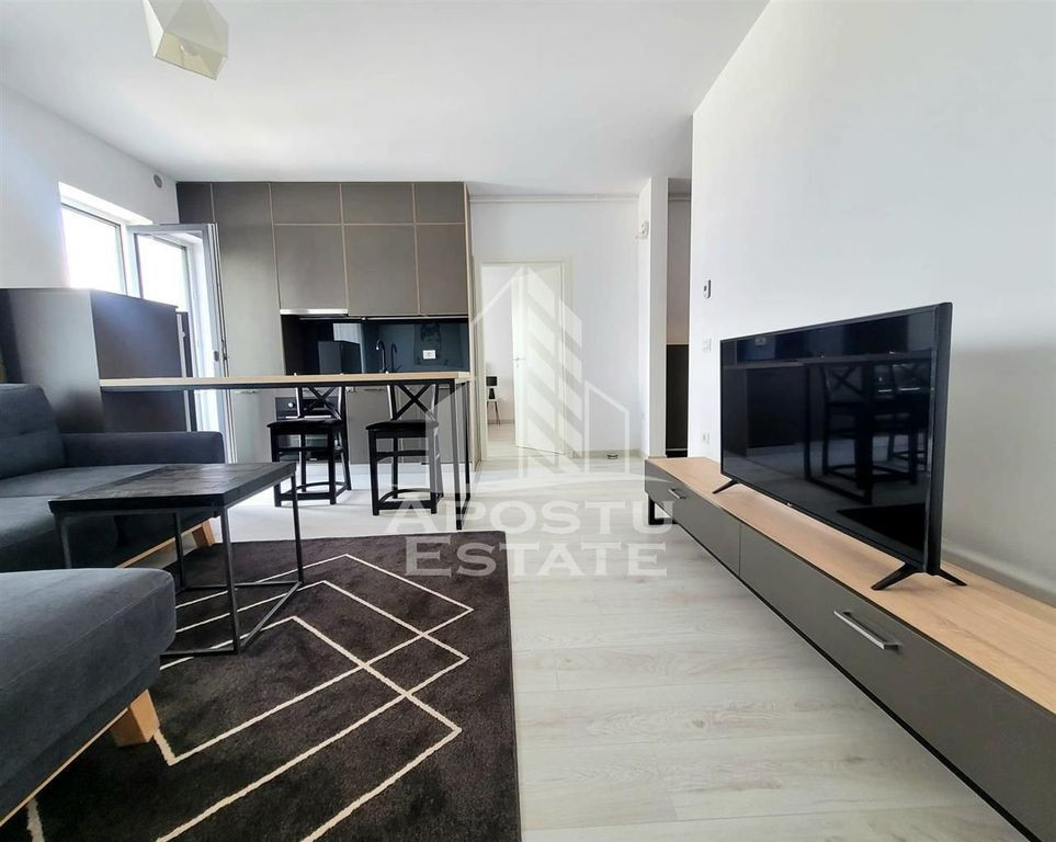 Apartament de inchiriat 3 camere, 2 bai si parcare, bloc nou,Aradului