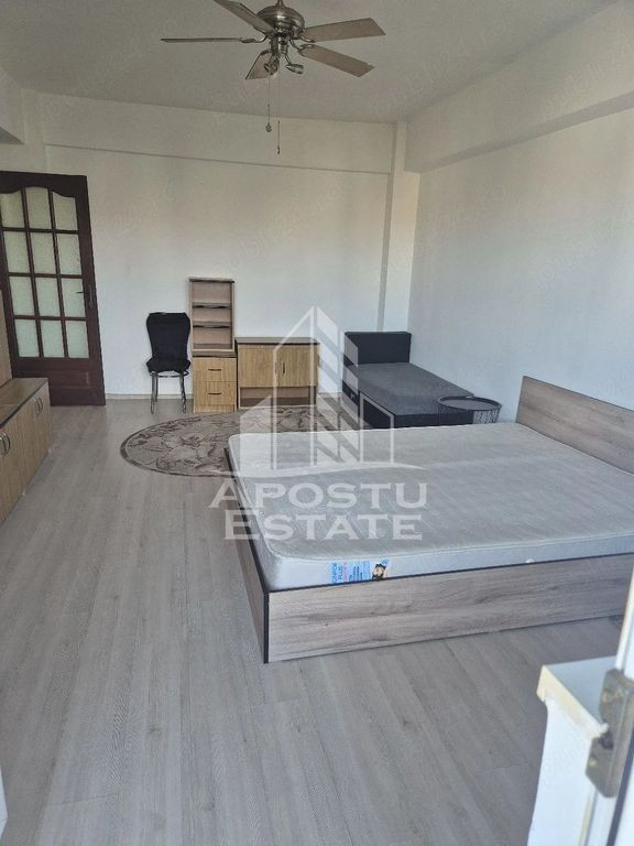 Apartament cu o camera de vanzare, lift, zona Soarelui, Timisoara