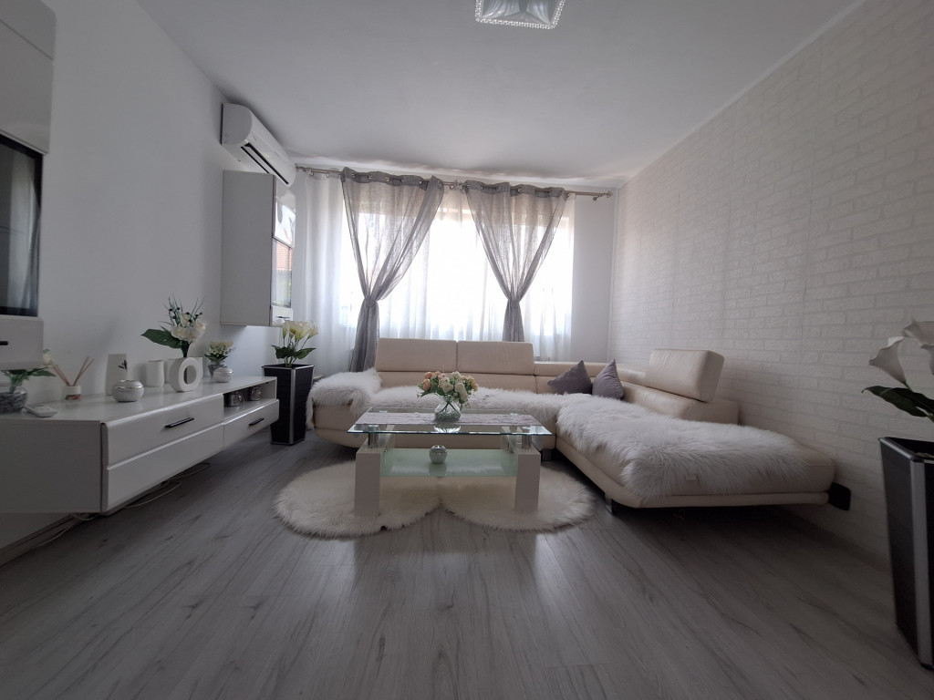 Apartament 3 camere - renovat complet - mobilat si utilat -