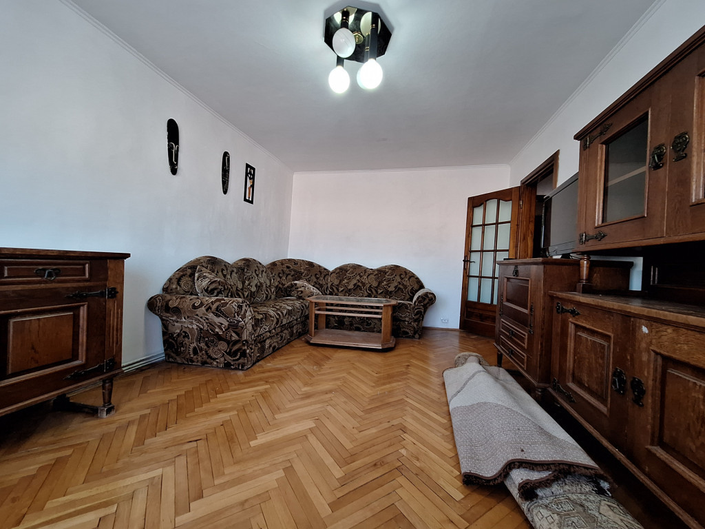 Apartament spatios - 3 camere - 2 bai - 67 mp - zona Lipovei