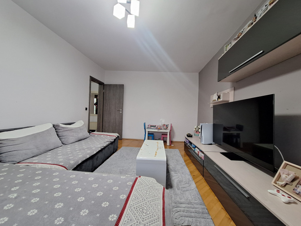 Apartament 3 camere -72 mp-2 bai - Lipovei