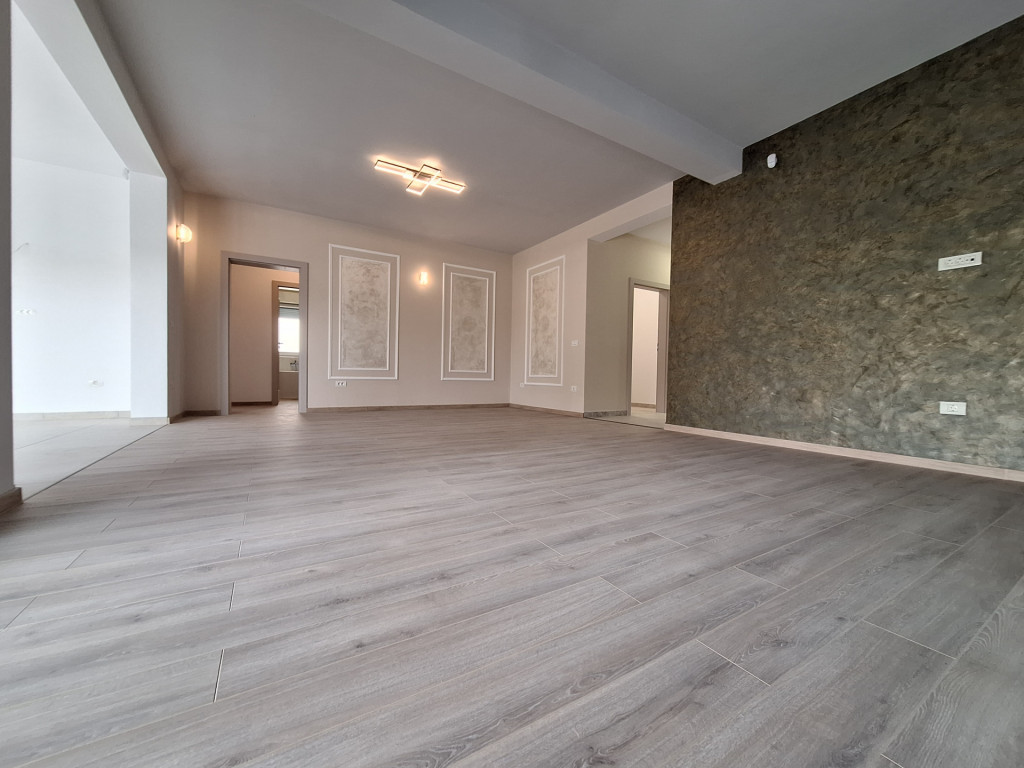 Casa individuala cu garaj, pompa de caldura, finisaje premiu