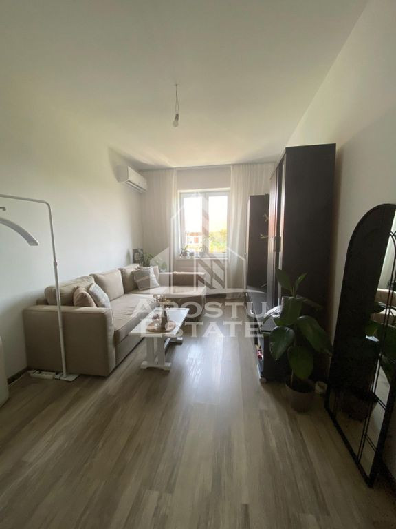 Apartament cu 2 camere de vanzare,decomandat, Zona Aeroport Timisoara