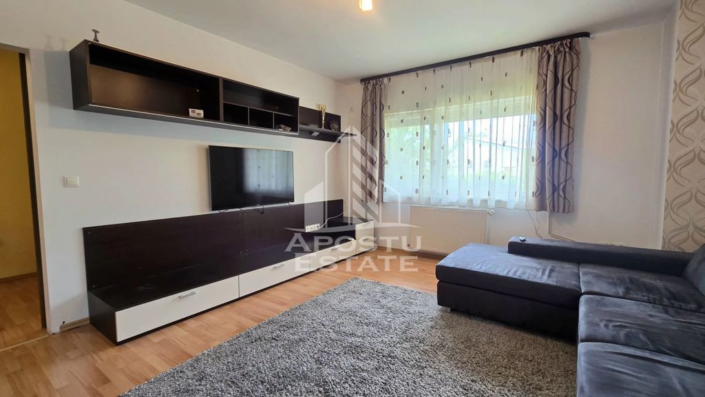 Apartament de inchiriat cu 3 camere, centrala proprie,Aradului