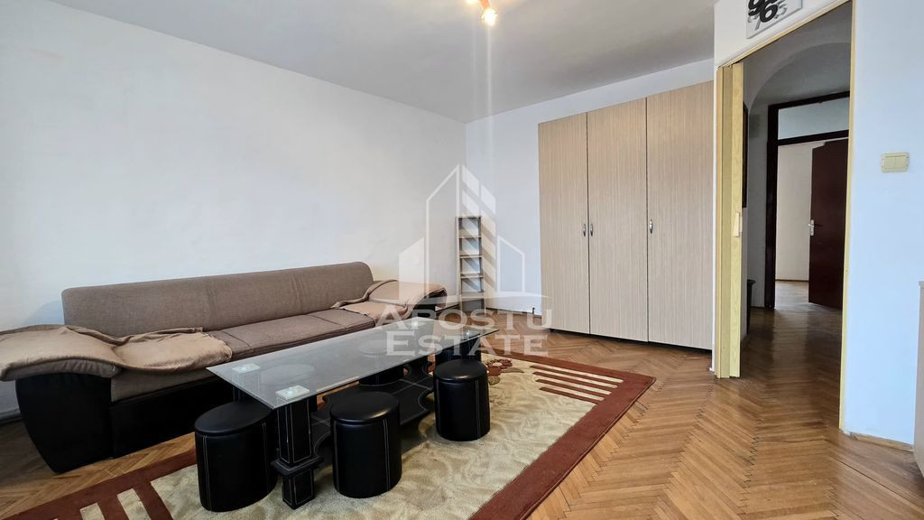 Apartament 2 camere de vanzare, etaj intermediar, centrala, Bucovina