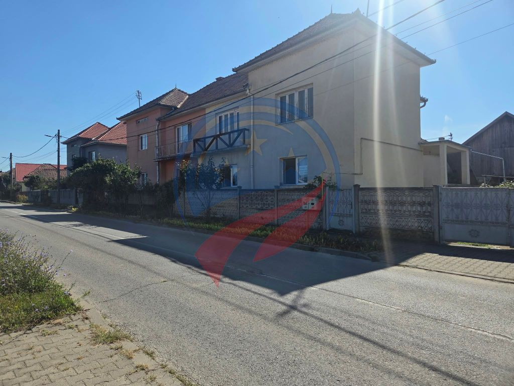Casăde vânzare, 217 mp, teren 366 mp, zonă centrală Luduș