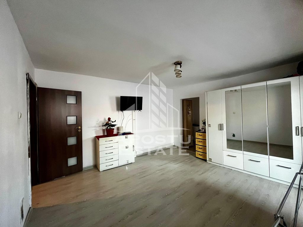 Apartament 3 camere,etaj 3,zona UMT