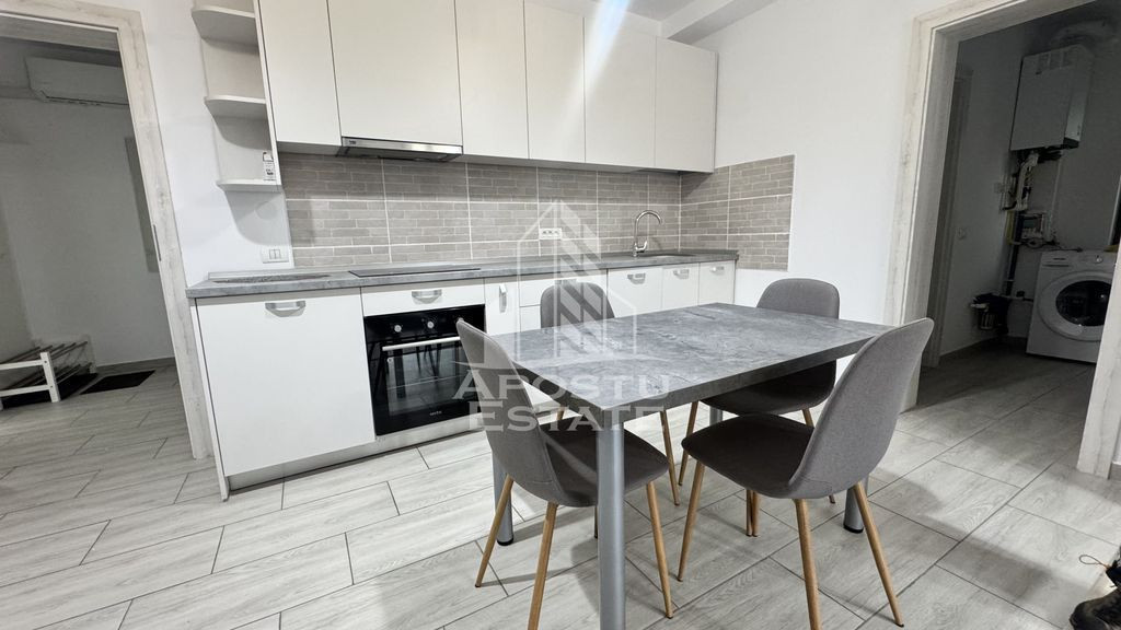 Apartament 3 camere , semidecomandat, zona Lipovei