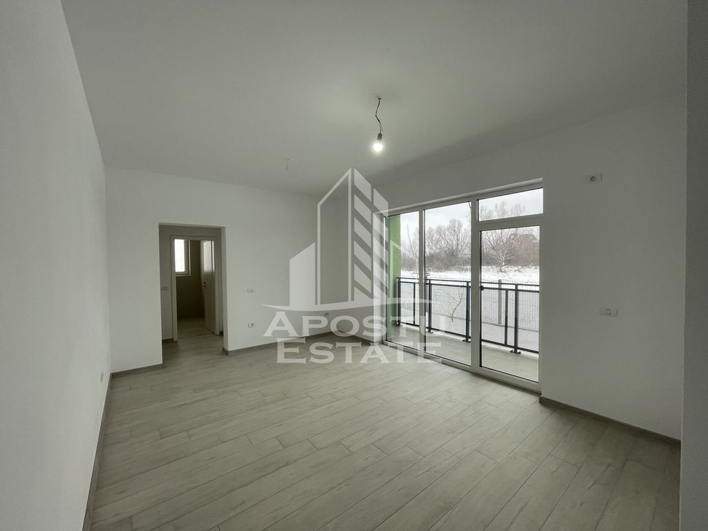 Spatiu comercial + loc parcare, 53 mp, Zona Planetelor