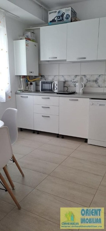 Garsonieră de închiriat, termen lung, situată în zona IN