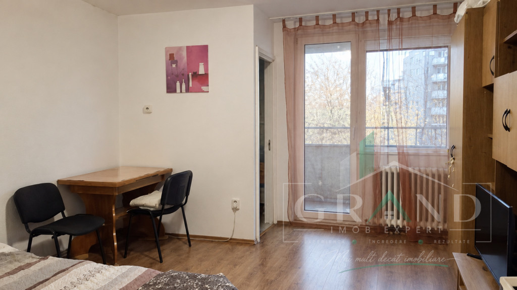 Garsonieră cu balcon | Etaj 1 | Centrală proprie | Bucegi/