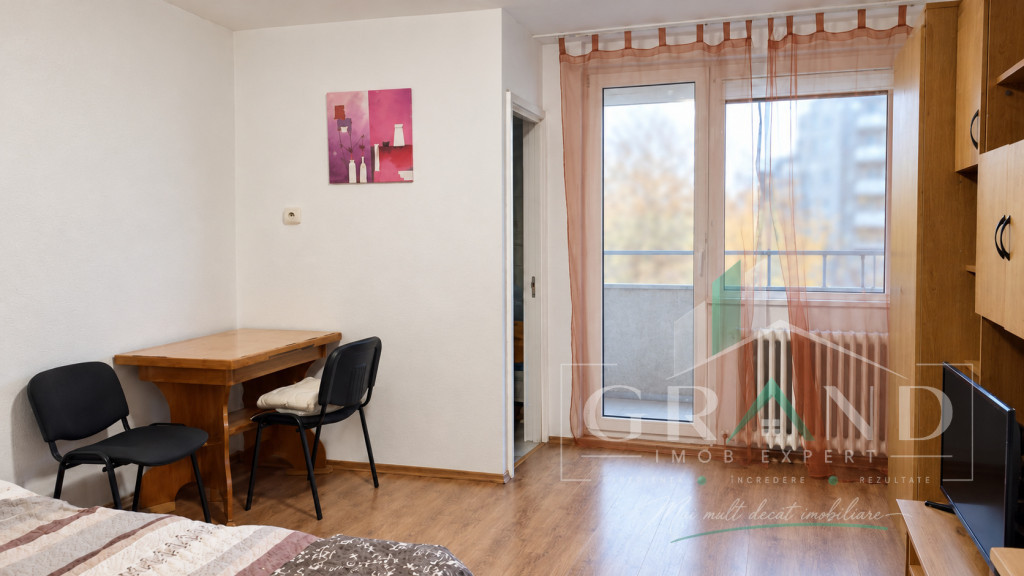 Garsonieră cu balcon | Etaj 1 | Centrală proprie | Bucegi/
