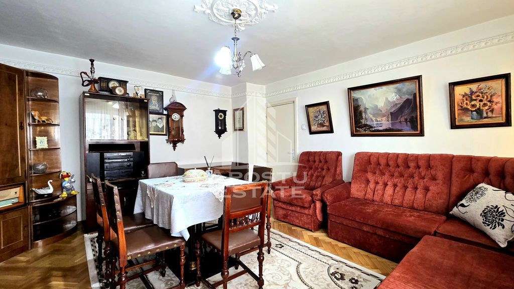 Apartament de vanzare cu 3 camere si 2 bai, etaj intermediar, Bucovina