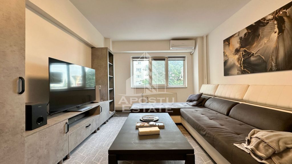 Apartament de vanzare cu 3 camere si garaj, etajul 1, Aradului