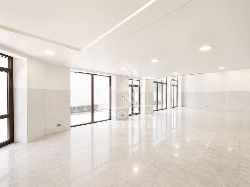 De vanzare spatiu zona Neptun pentru horeca, clinica, showroom, banca