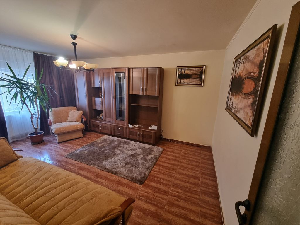 Balada-apartament 3 camere decomandat cu gaze