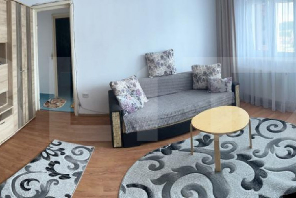 Apartament cu 3 camere decomandate, balcon și loc de parcar