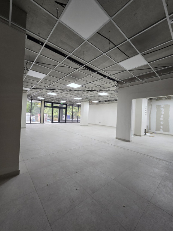 Spațiu comercial, 173 mp, zona Sasar