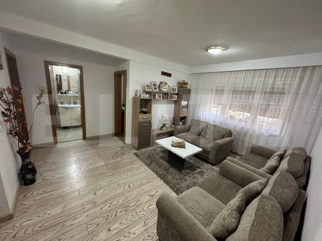 Apartament cu 4 camere, 90 mp, zona Dacia