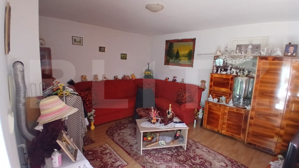 Apartament la casă, 2 dormitoare, curte comună și parcare