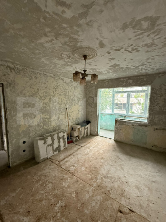 Apartament 3 camere , semidecomandat ,50 m2, zona Micro 40