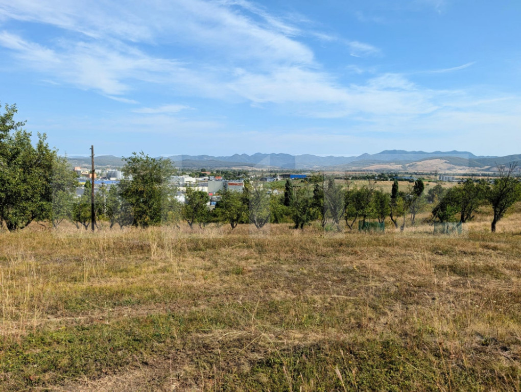 Teren intravilan de vanzare, 1400 mp, zona Zavoi