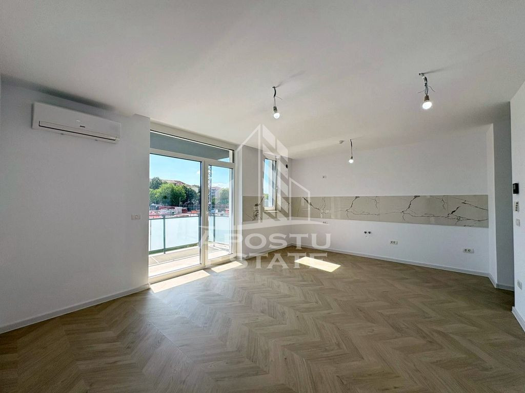 Apartament cu 2 camere nemobilat de inchiriat in Aradului, Open space