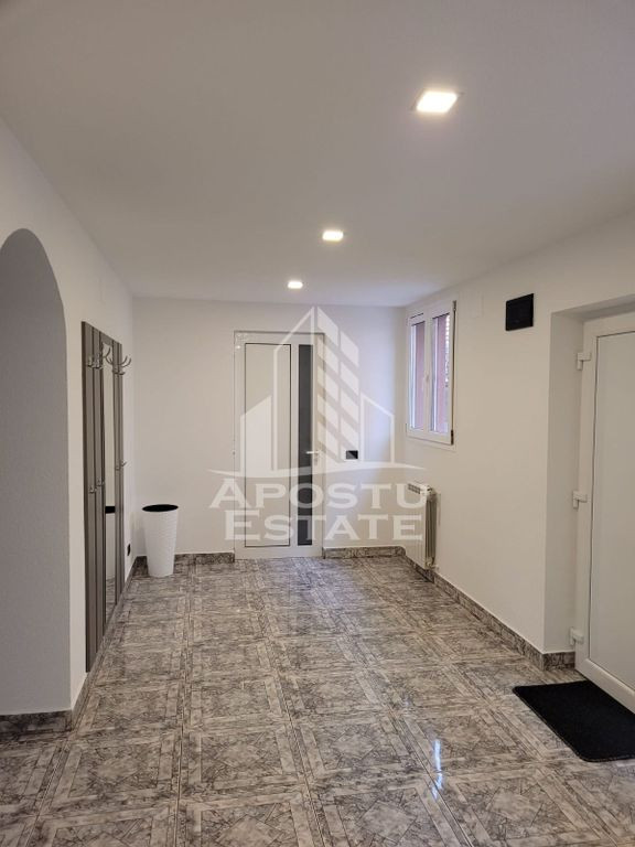 Casa desfasurata pe doua niveluri,zona Podgoria