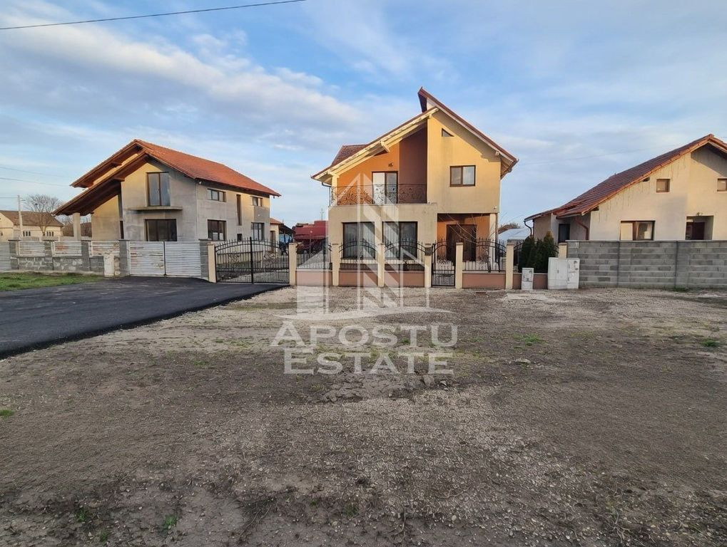 Casă spațioasă 320 mp, teren 1207 mp, central în Pesac