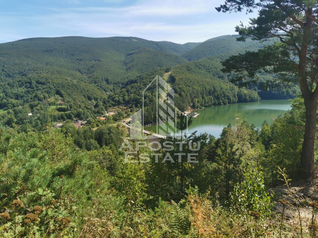 Teren intravilan, 2000mp, cu vedere panoramica spre lacul Valiug