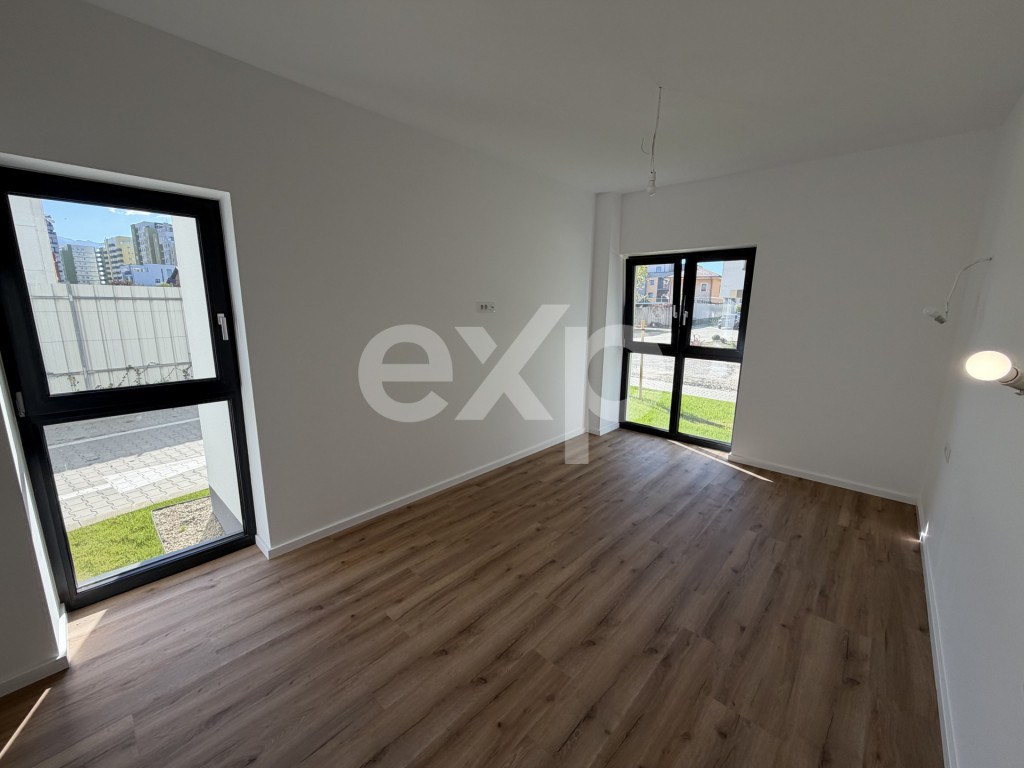 Apartament 3 camere 2 bai ,decomandat, parter, tractorul nou