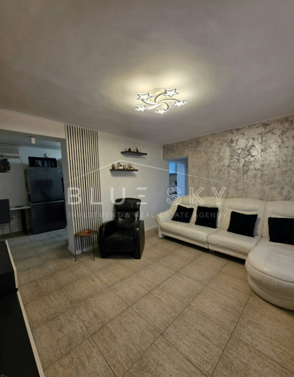 Apartament 3 camere în vilă, cu terasă proprie și loc de