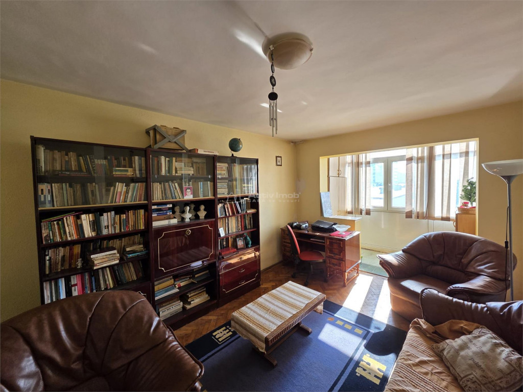 Apartament 3 camere Brosteni - Colegiu