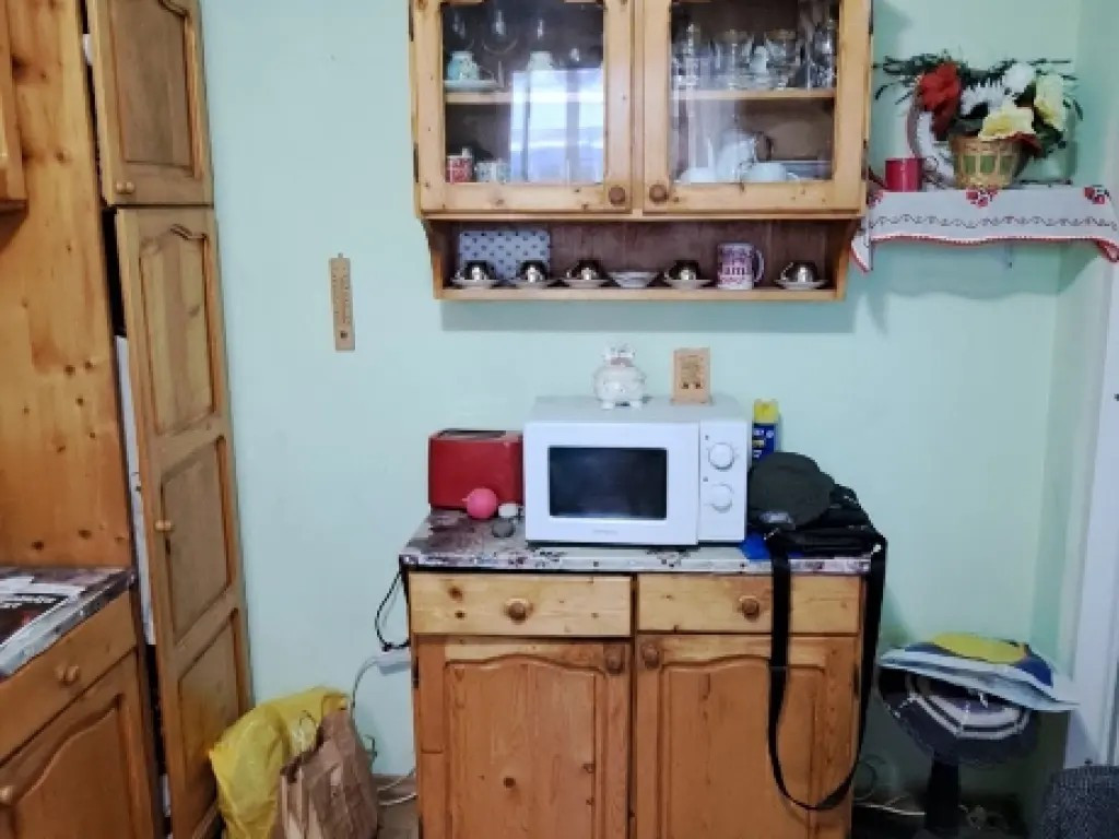 Vând apartament 3 camere în Beiuș central