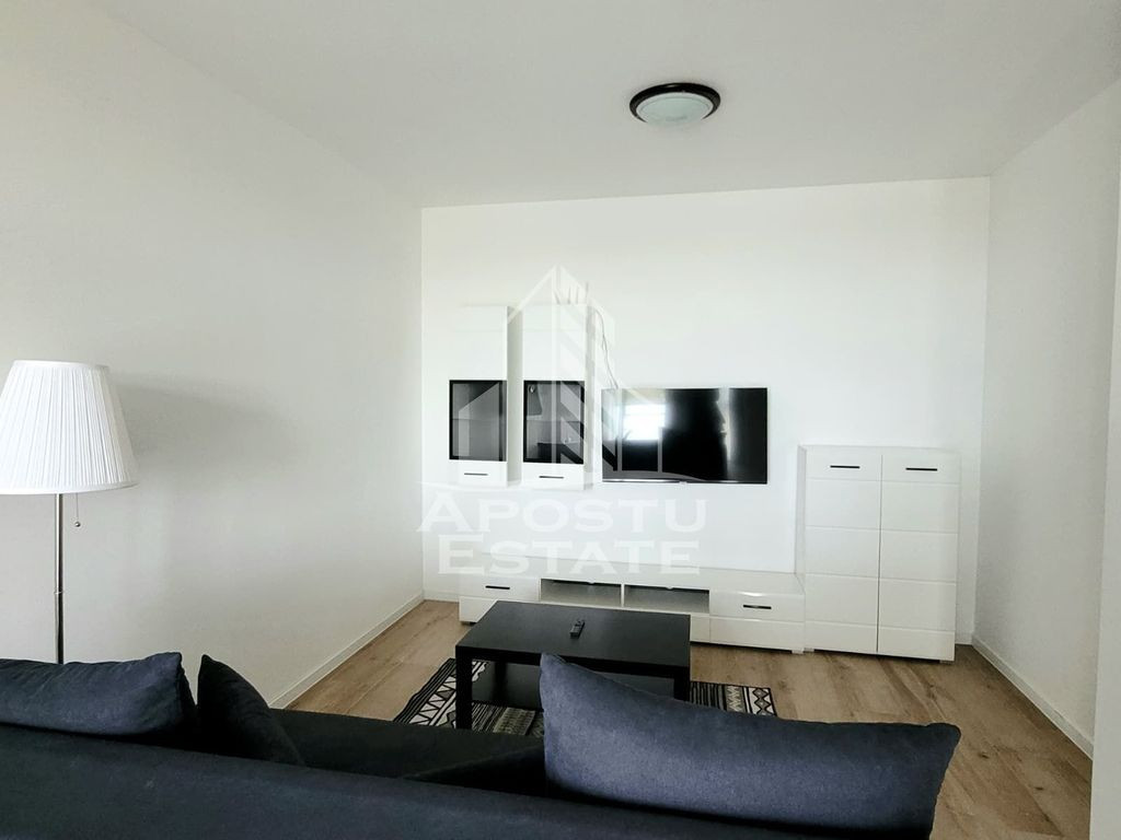 Apartament cu 2 camere, semidecomandat, cu parcare, Campeador City