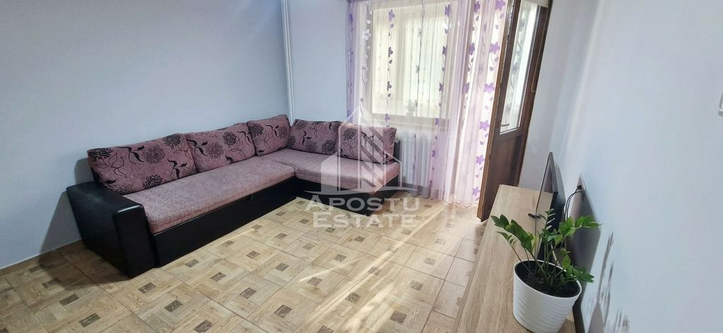 Apartament 3 camere de închiriat, pozitie excelenta, situat central