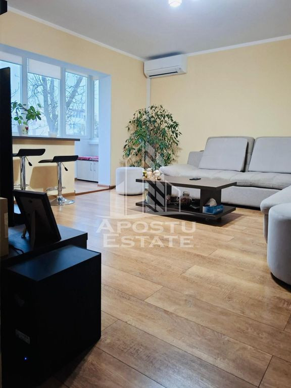 Apartament 4 camere, zona Confectii