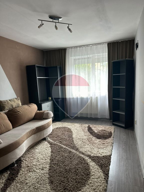 Apartament cu 2 camere de închiriat – zonă ultracentrală