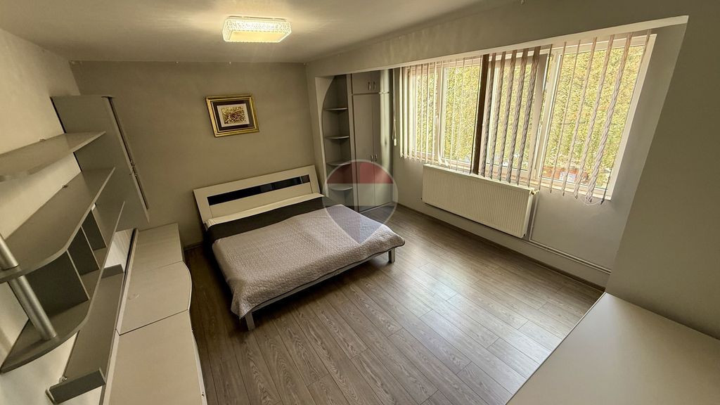 Apartament cu 2 camere de închiriat – zonă ultracentrală
