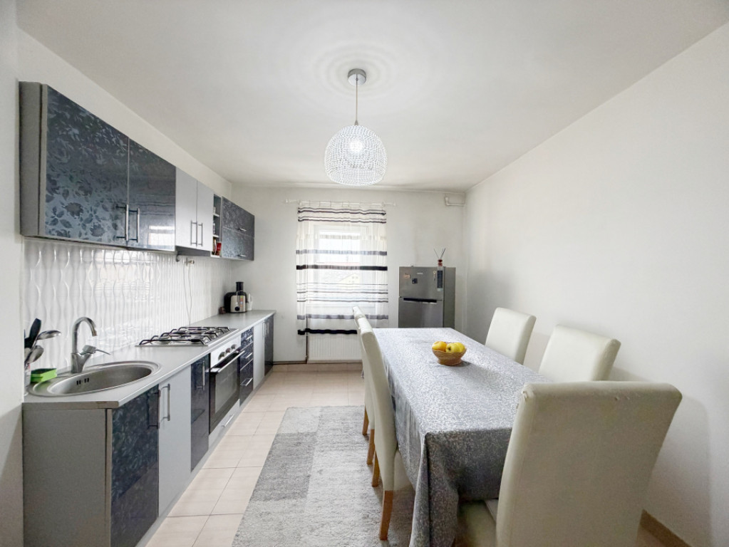 Apartament 2 camere, semidecomandat, zona Lipovei