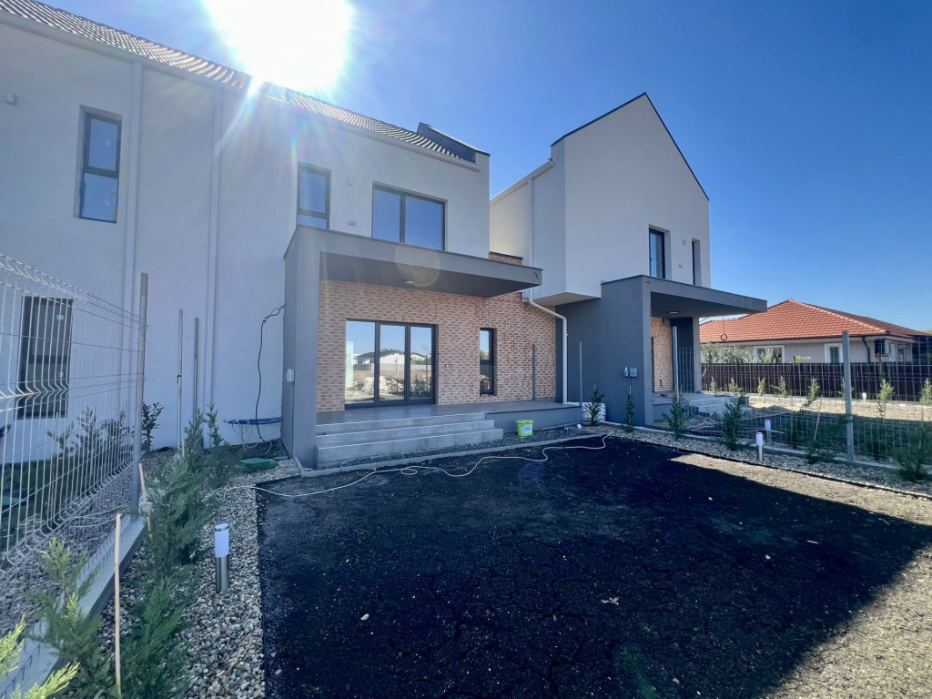 Triplex modern, 3 camere, 80 mp utili, 216 mp teren - Zona S