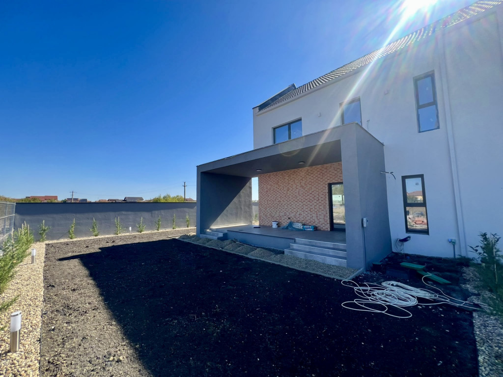 Triplex modern, 4 camere, 103 mp utili, 316 mp teren - Zona