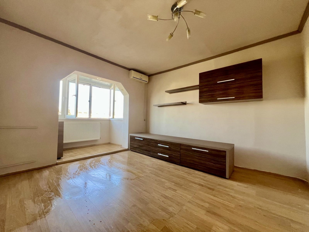 Apartament 2 camere, etaj 4/5, decomandat, 48 mp, zona Lipo