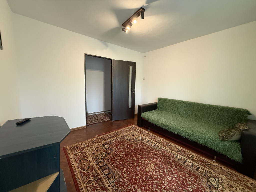 Apartament spatios, 2 camere, 42 mp utili, decomandat - Giro