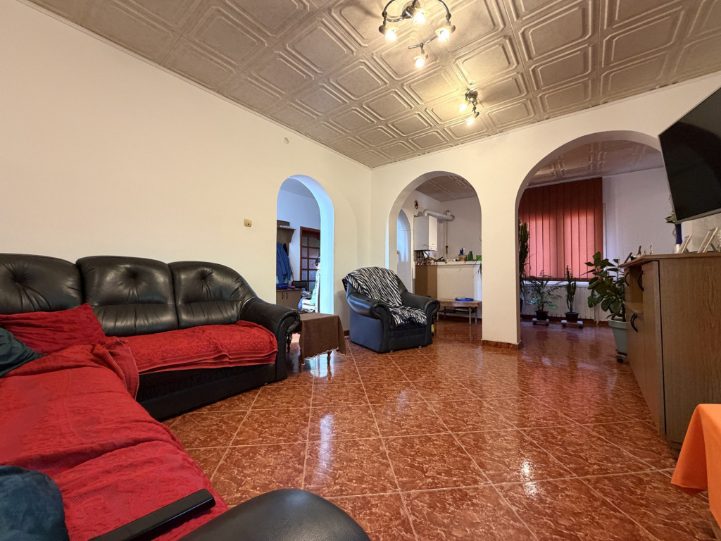 Casa individuala 6 camere, 165 mp utili, 641 mp teren - Ghir