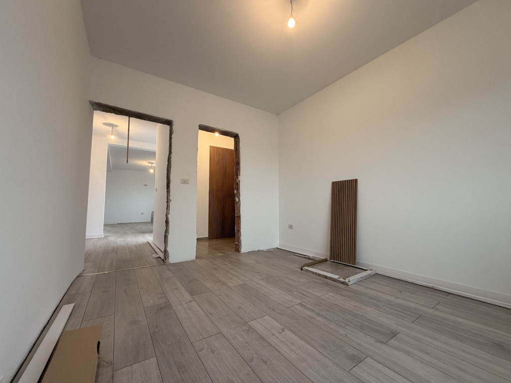 Duplex cu 3 camere, 80 mp utili, 16 mp terasa, 463 mp teren