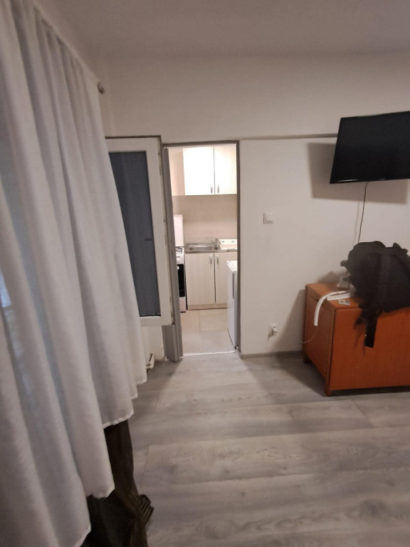 Garsoniera , 22 mp, renovata, mobilata si utilata - Calea Bu