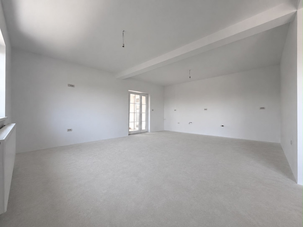 Duplex cu 3 camere, 80 mp utili, 16 mp terasa, 463 mp teren