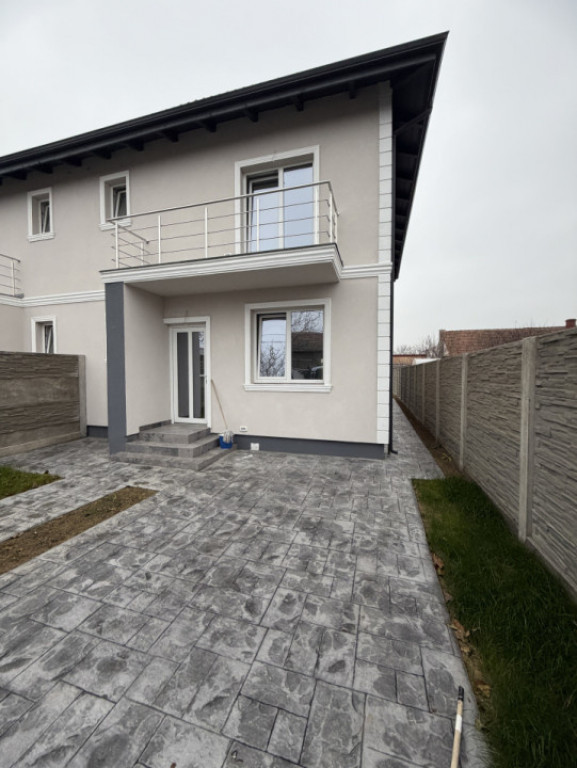 Duplex modern 4 camere, 300mp teren, 101mp utili in Utvin