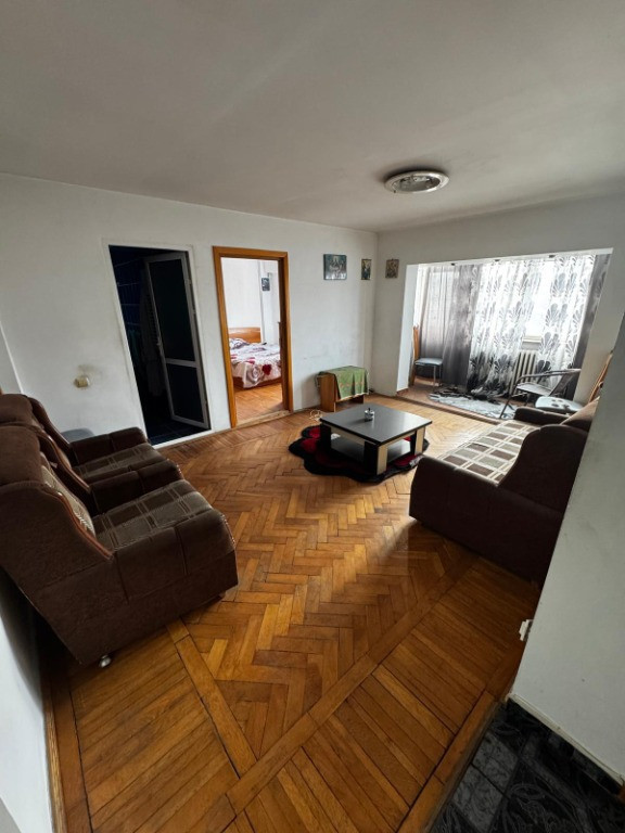 Apartament 3 camere la strada Grivita